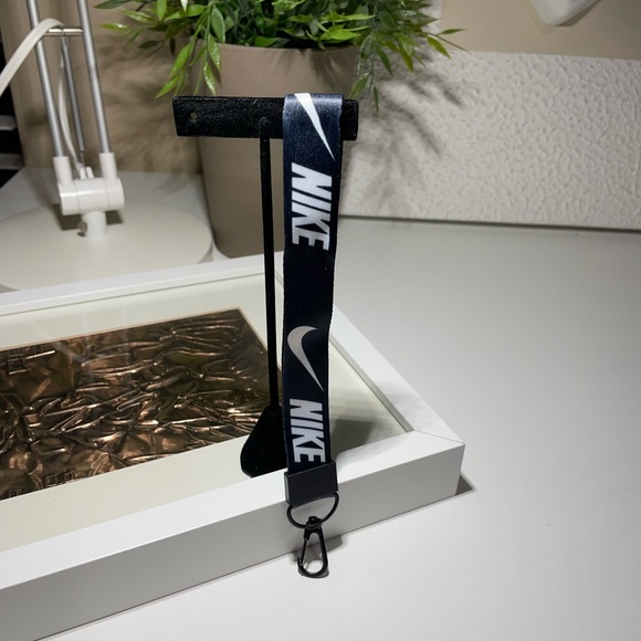 Nike Short Lanyard Wristlet Phone Car Bag Charm Keychain - Picture 3 of 9